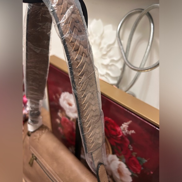 Ampere Creations Tan Leather Shoulder Bag with Tassel - Picture 6 of 8